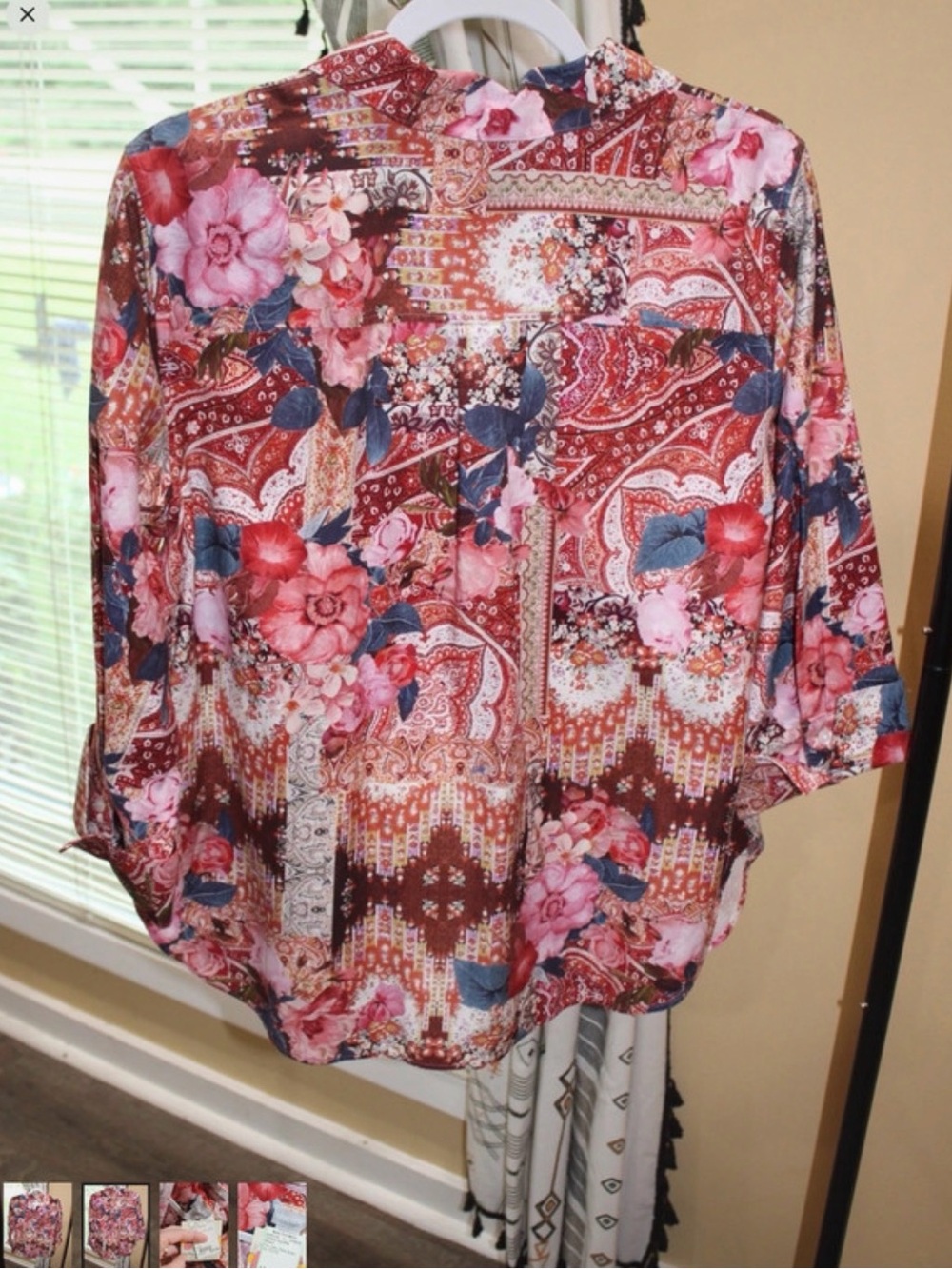 Chico's No-Iron Chic Stretch Floral Paisley
Button Front Shirt Size 1.5 - Picture 2 of 3